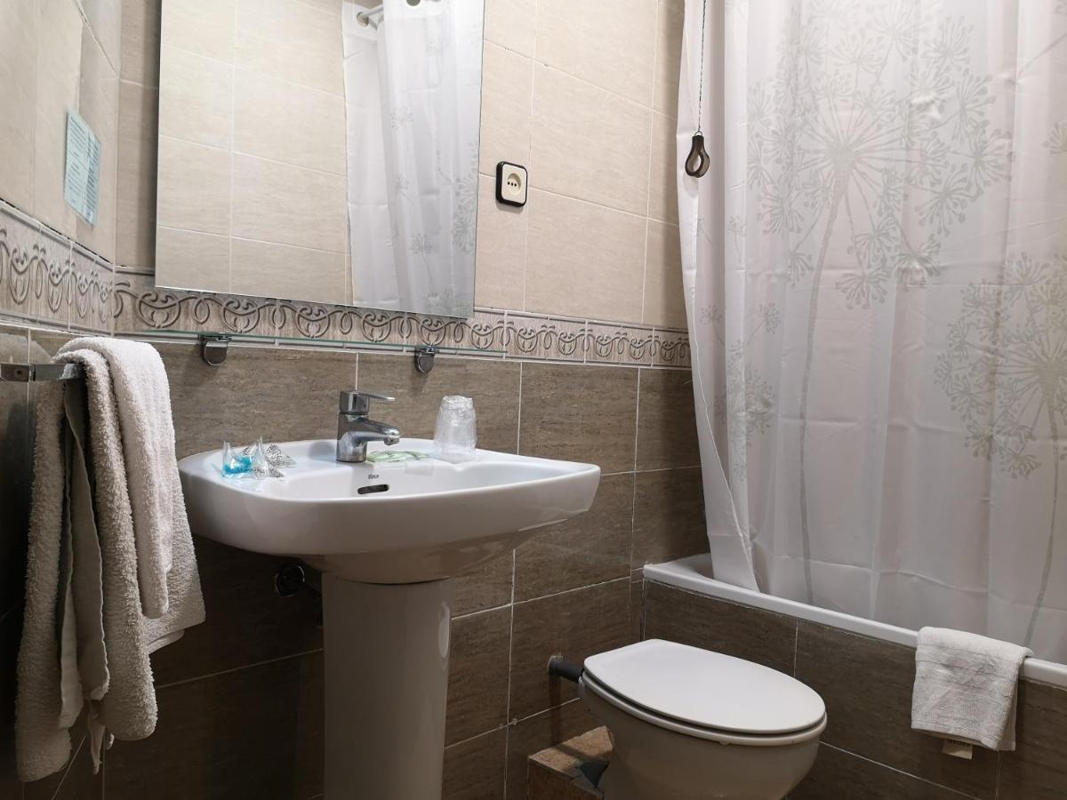 Twin Room Interior,820715345:JPEG